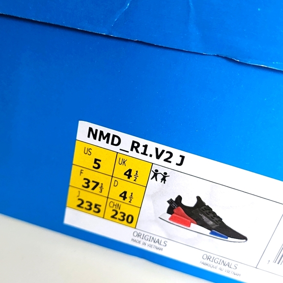 New Adidas Originals NMD R1 V2 J US5 - Picture 2 of 5